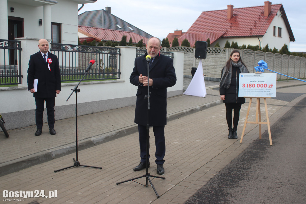 Otwarcie nowych dróg na osiedlu Berlinek w Poniecu