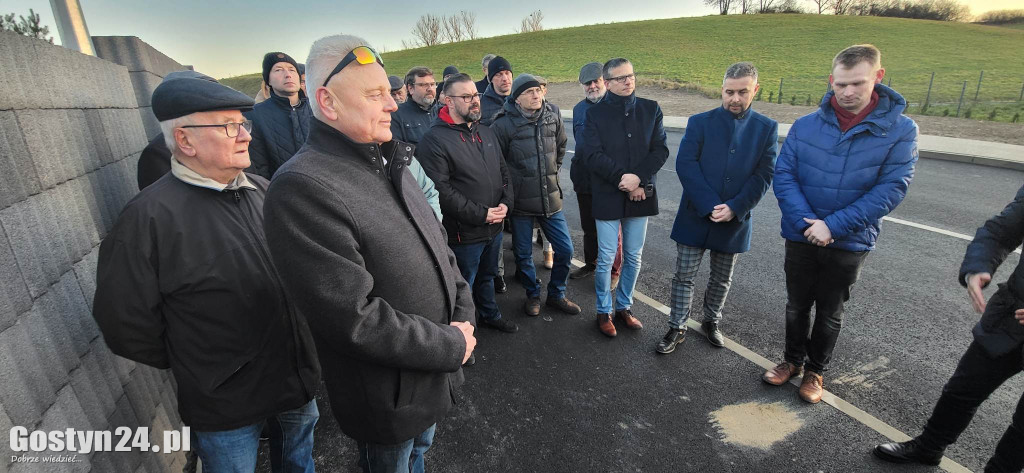 Spacer nową al. Niepodległości w Gostyniu