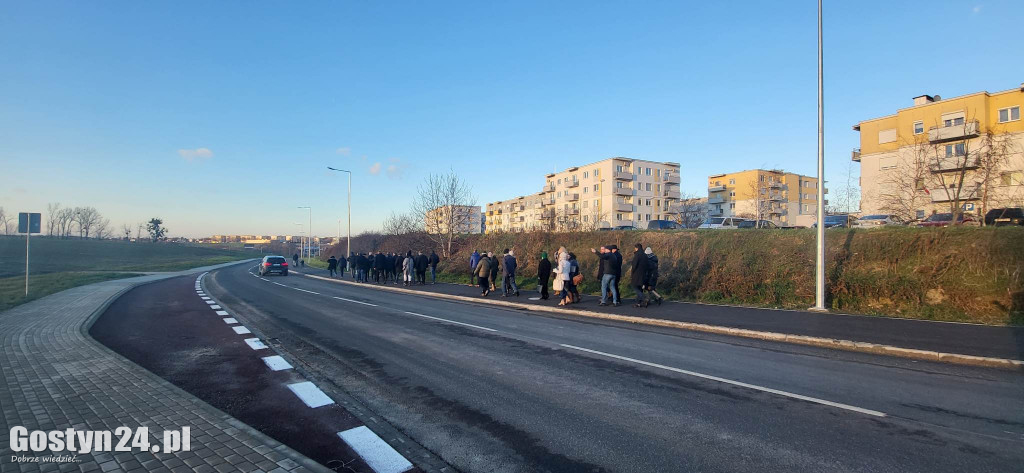 Spacer nową al. Niepodległości w Gostyniu