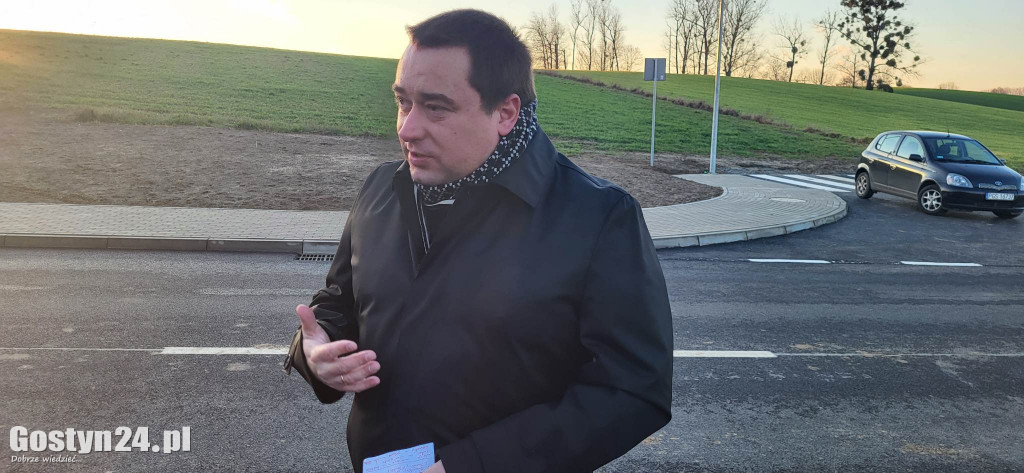 Spacer nową al. Niepodległości w Gostyniu