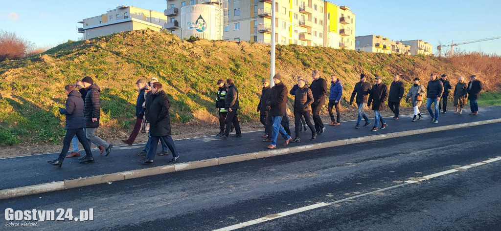 Spacer nową al. Niepodległości w Gostyniu