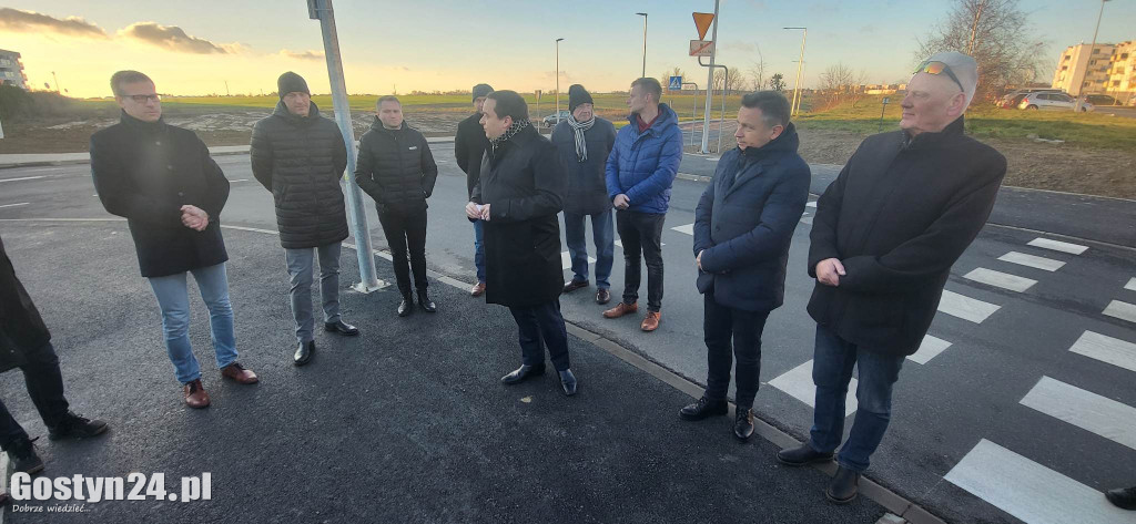 Spacer nową al. Niepodległości w Gostyniu