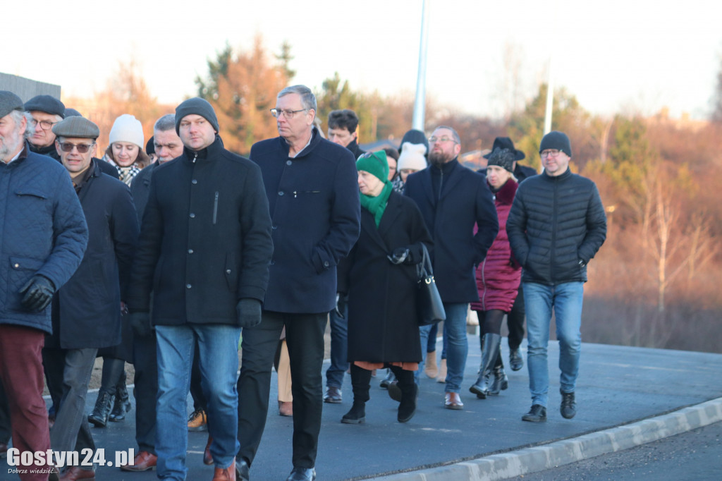 Spacer nową al. Niepodległości w Gostyniu