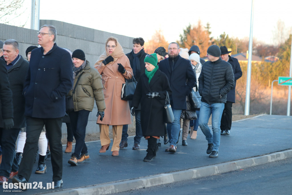 Spacer nową al. Niepodległości w Gostyniu