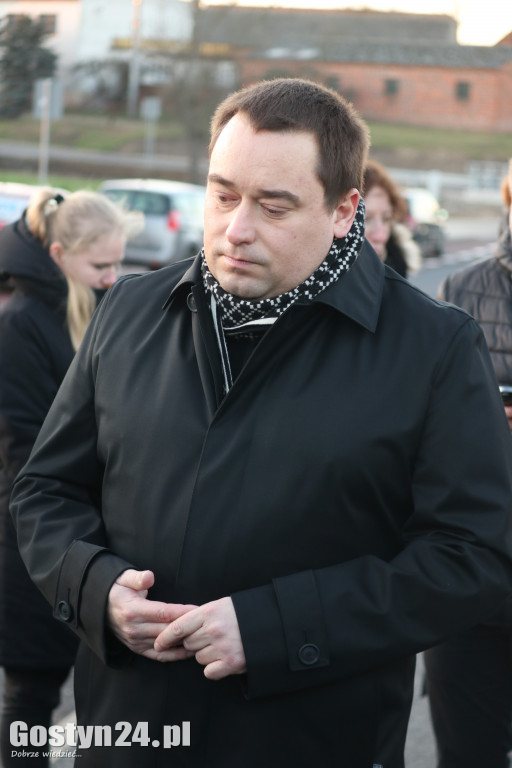 Spacer nową al. Niepodległości w Gostyniu