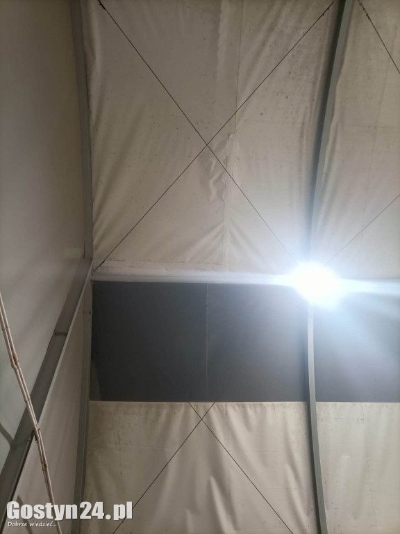 Dach lodowiska w Gostyniu uszkodzony przez wiatr