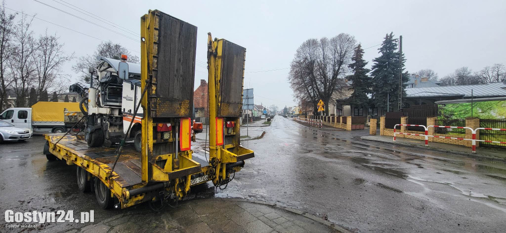Pierwsze prace przy przebudowie drogi w Brzeziu