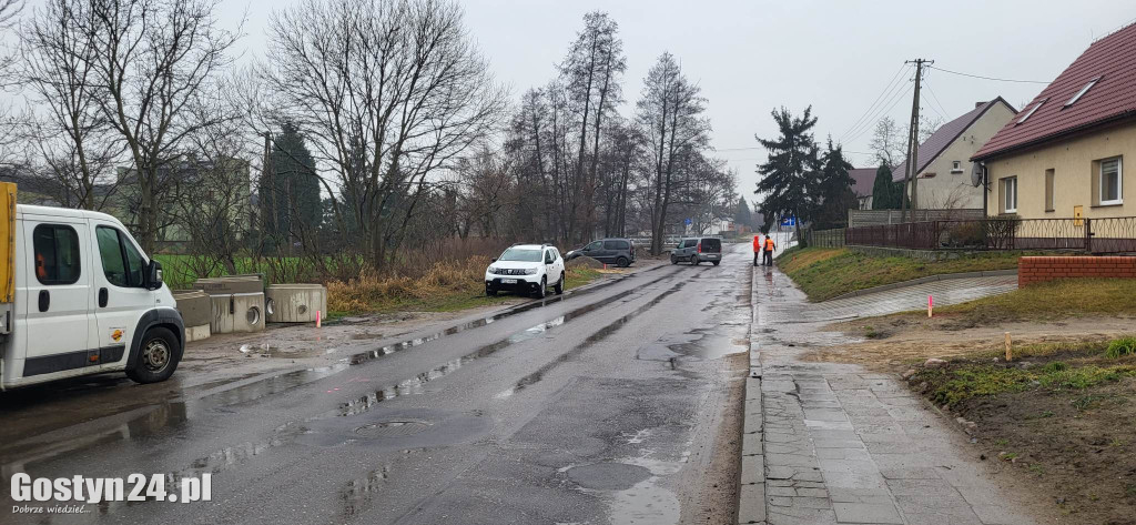 Pierwsze prace przy przebudowie drogi w Brzeziu