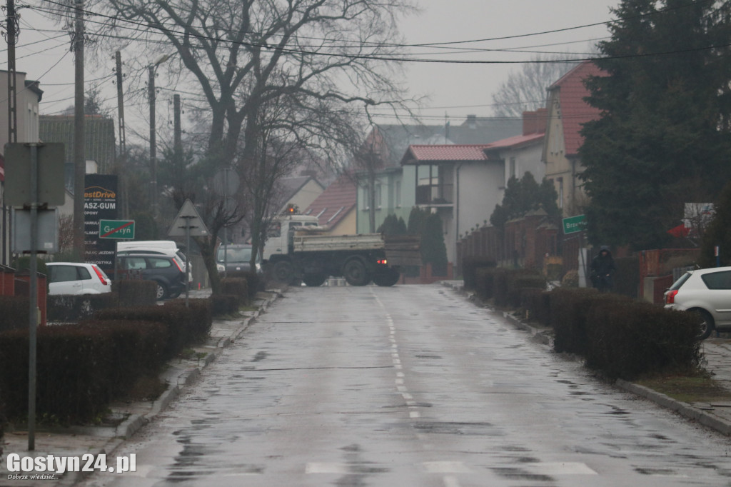 Pierwsze prace przy przebudowie drogi w Brzeziu