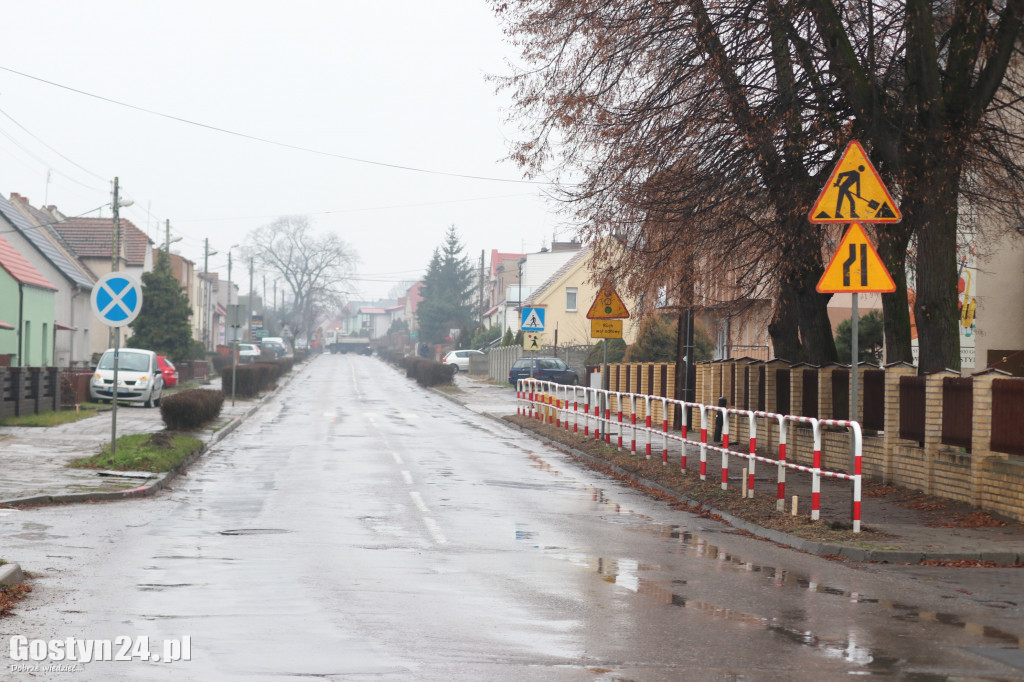 Pierwsze prace przy przebudowie drogi w Brzeziu