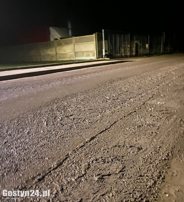 Zabłocona droga w Żychlewie