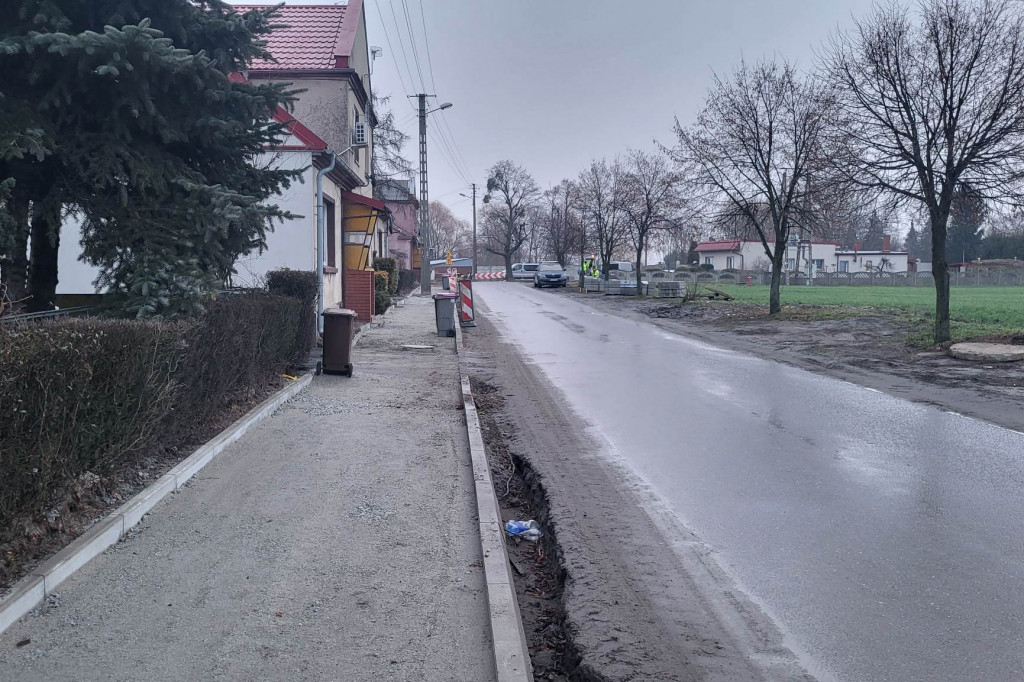 Przebudowa drogi gminnej w Piaskach i Drzęczewie Drugim
