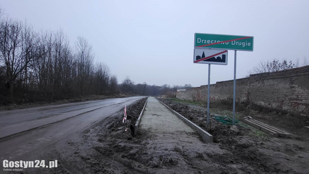 Przebudowa drogi gminnej w Piaskach i Drzęczewie Drugim