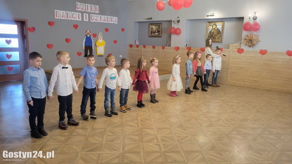 Dzień babci i Dziadka przedszkolaków z placówki MaliWielcy
