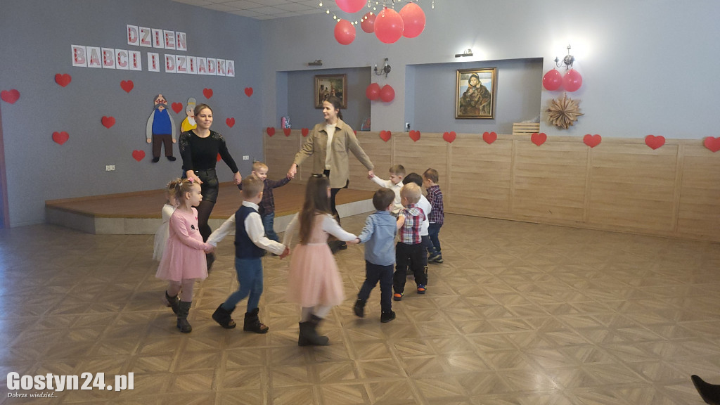 Dzień babci i Dziadka przedszkolaków z placówki MaliWielcy