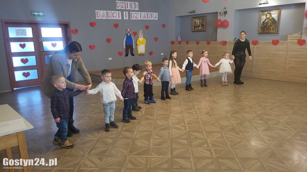 Dzień babci i Dziadka przedszkolaków z placówki MaliWielcy