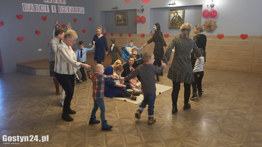 Dzień babci i Dziadka przedszkolaków z placówki MaliWielcy