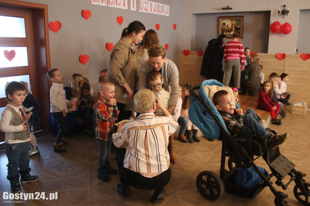 Dzień babci i Dziadka przedszkolaków z placówki MaliWielcy