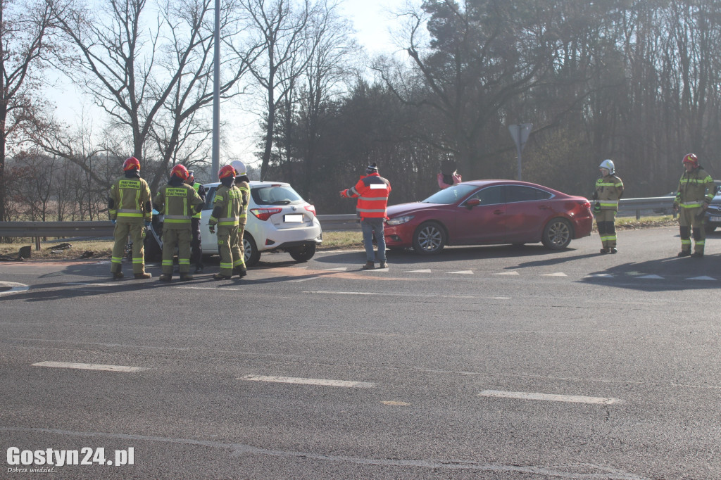 Rozpędzony TIR uderzył w osobową toyotę