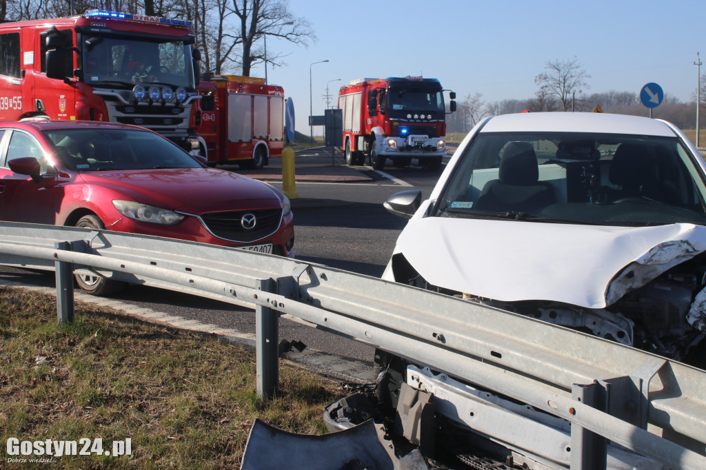 Rozpędzony TIR uderzył w osobową toyotę