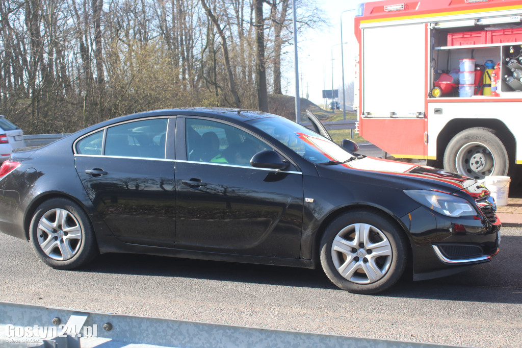 Rozpędzony TIR uderzył w osobową toyotę