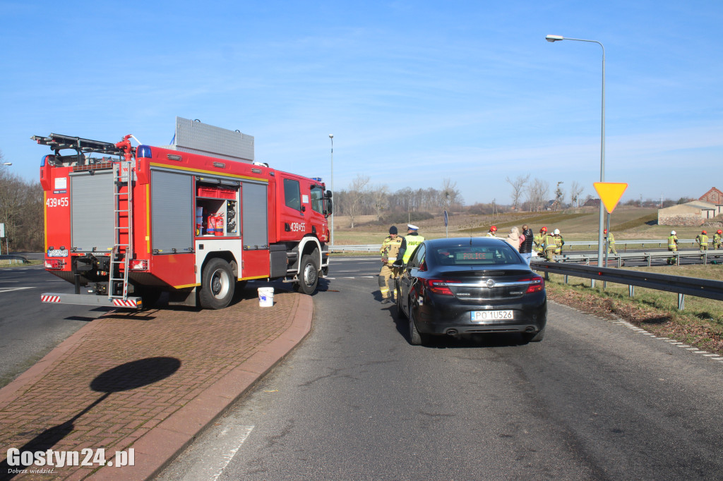 Rozpędzony TIR uderzył w osobową toyotę