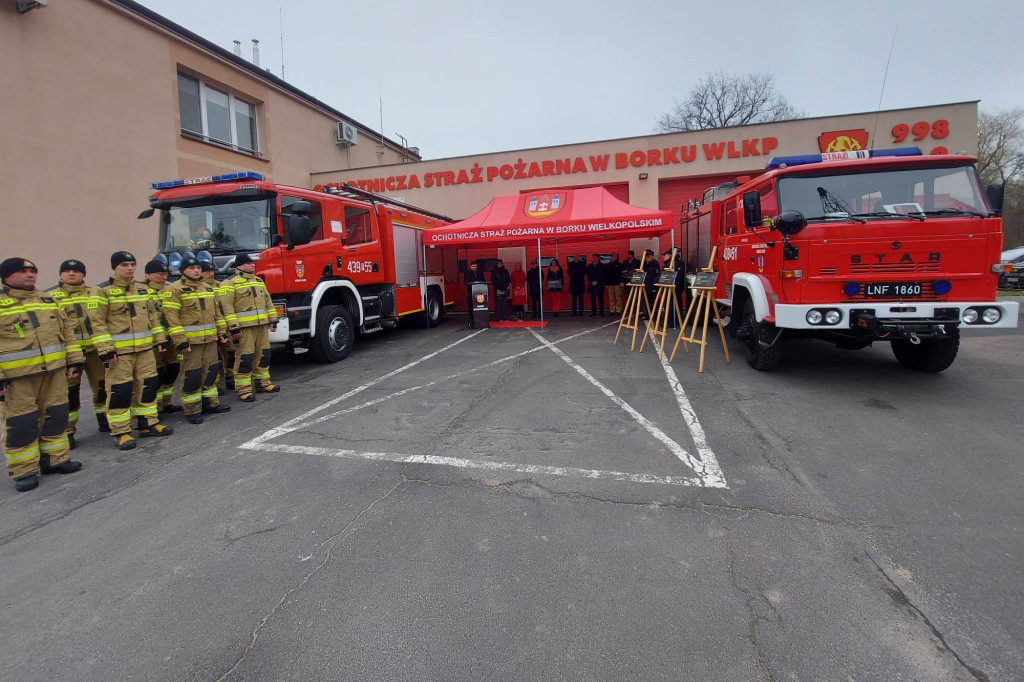 Wręczenie decyzji o przyznaniu dotacji na wozy dla OSP