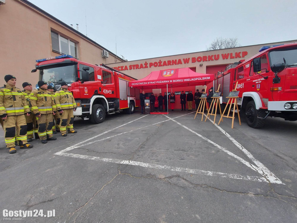Wręczenie decyzji o przyznaniu dotacji na wozy dla OSP