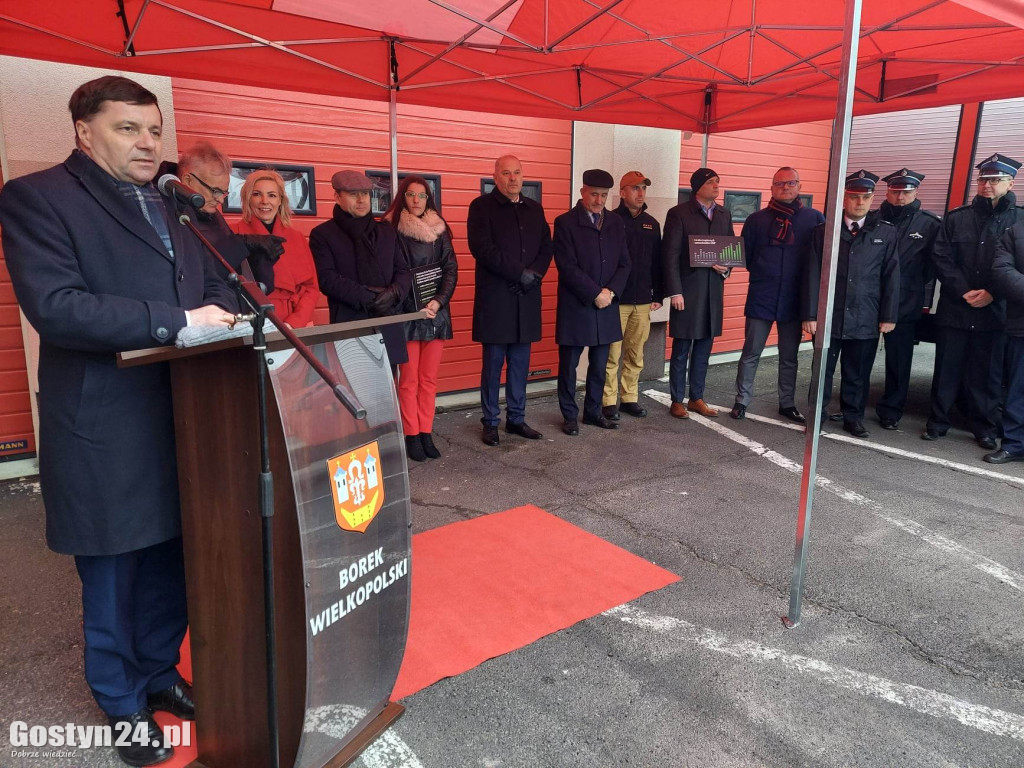Wręczenie decyzji o przyznaniu dotacji na wozy dla OSP
