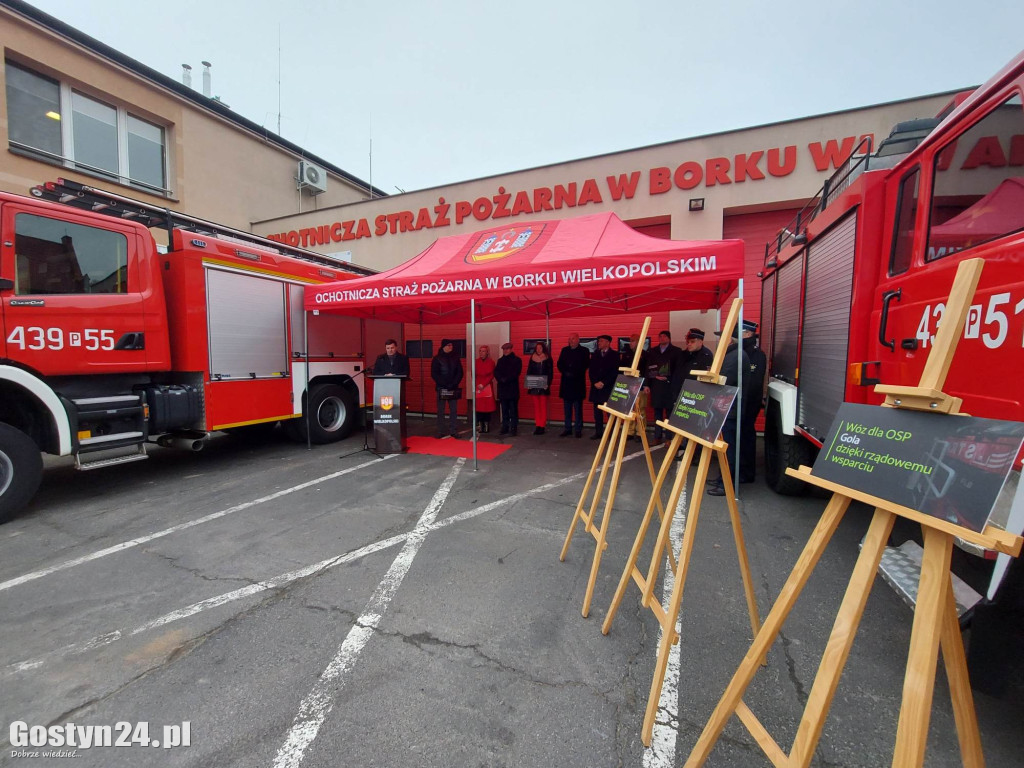Wręczenie decyzji o przyznaniu dotacji na wozy dla OSP
