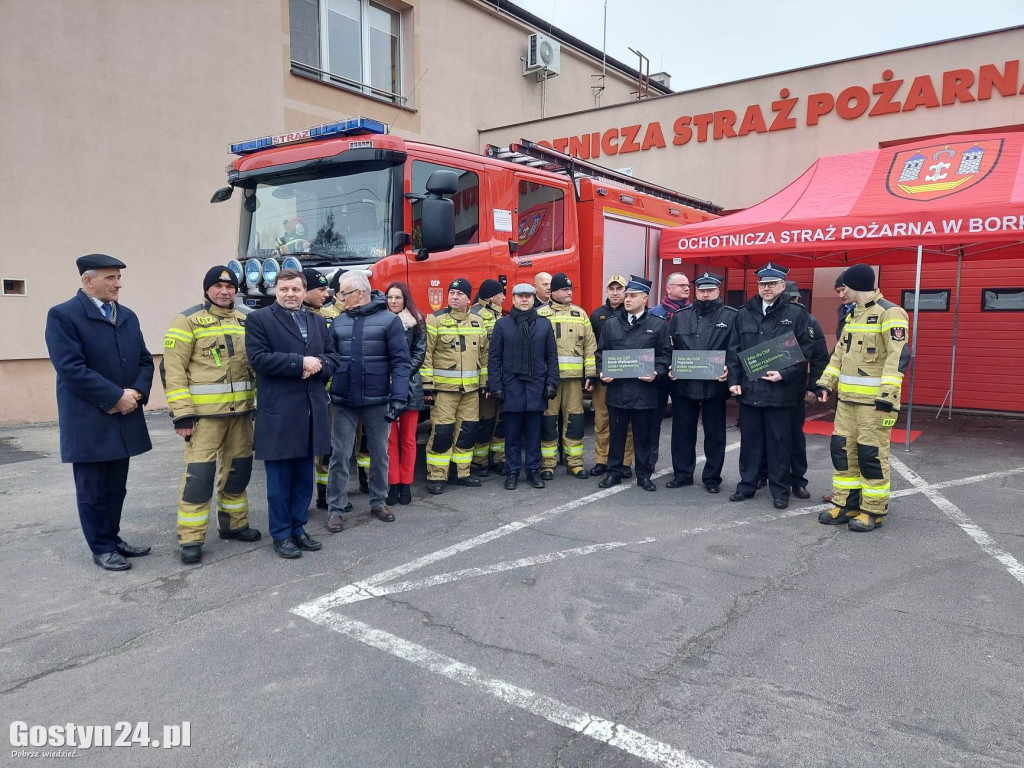 Wręczenie decyzji o przyznaniu dotacji na wozy dla OSP