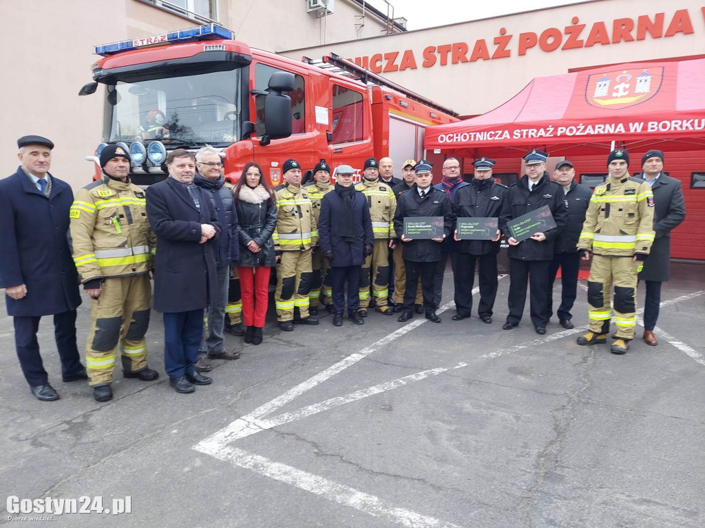 Wręczenie decyzji o przyznaniu dotacji na wozy dla OSP