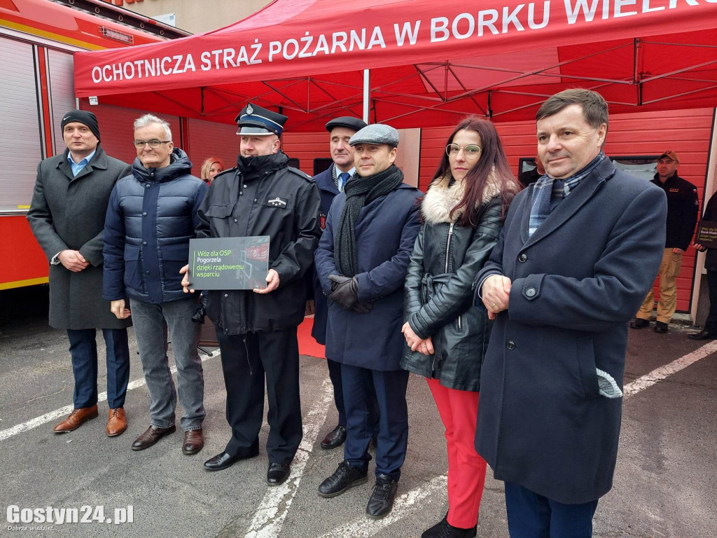 Wręczenie decyzji o przyznaniu dotacji na wozy dla OSP