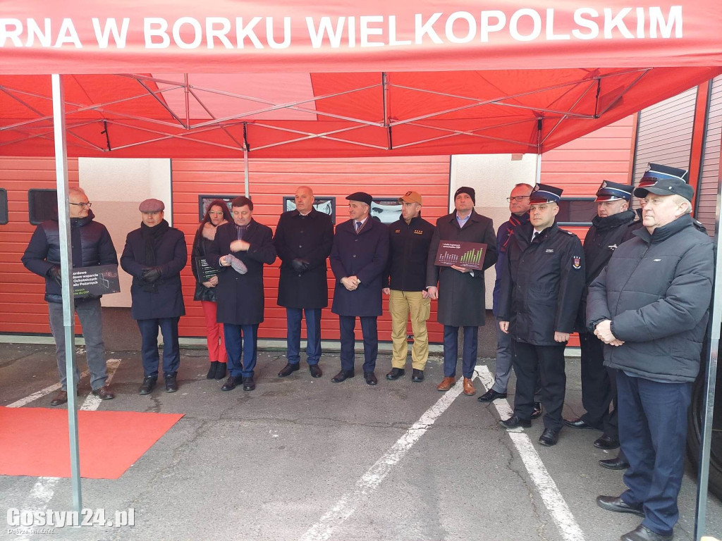Wręczenie decyzji o przyznaniu dotacji na wozy dla OSP