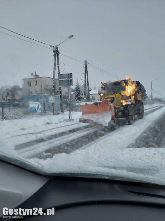 Fatalne warunki na drogach po opadach śniegu
