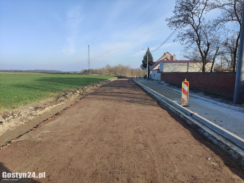 Postęp prac na ul. Drzęczewskiej w Piaskach i w Drzęczewie Drugim
