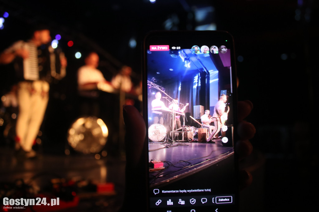 Koncert zespołu Baciary w gostyńskim Hutniku