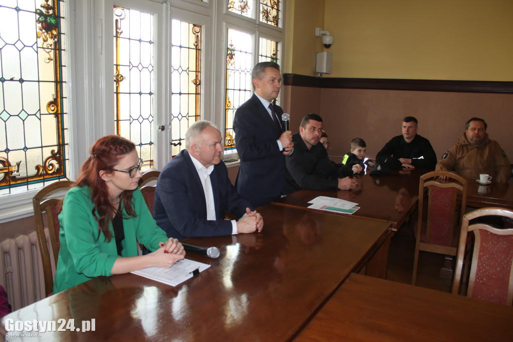Rozdanie dotacji dla organizacji pozarządowych w powiecie