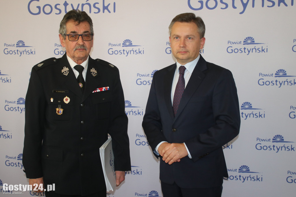 Rozdanie dotacji dla organizacji pozarządowych w powiecie