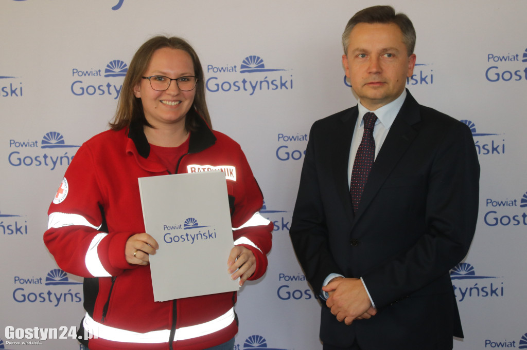 Rozdanie dotacji dla organizacji pozarządowych w powiecie