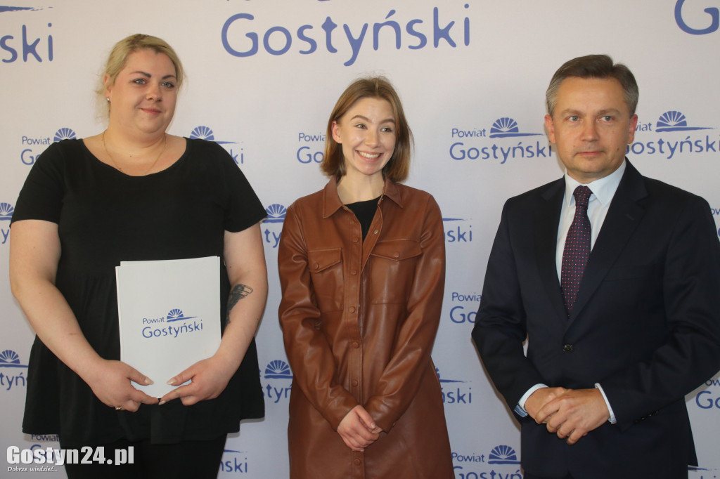 Rozdanie dotacji dla organizacji pozarządowych w powiecie