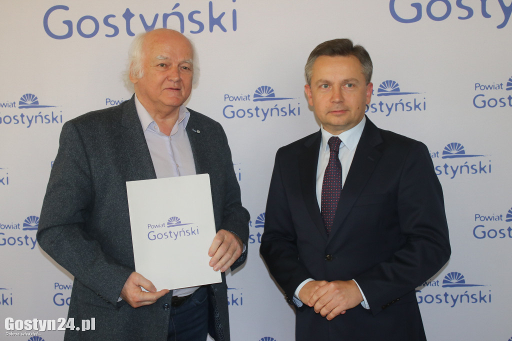 Rozdanie dotacji dla organizacji pozarządowych w powiecie