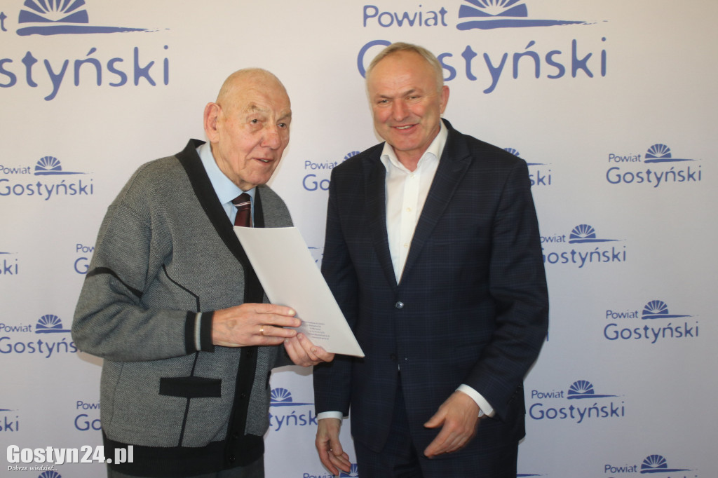 Rozdanie dotacji dla organizacji pozarządowych w powiecie