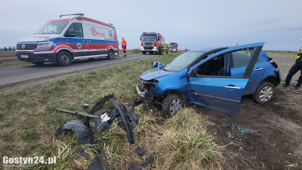 Samochód koziołkował na trasie Zalesie - Ustronie