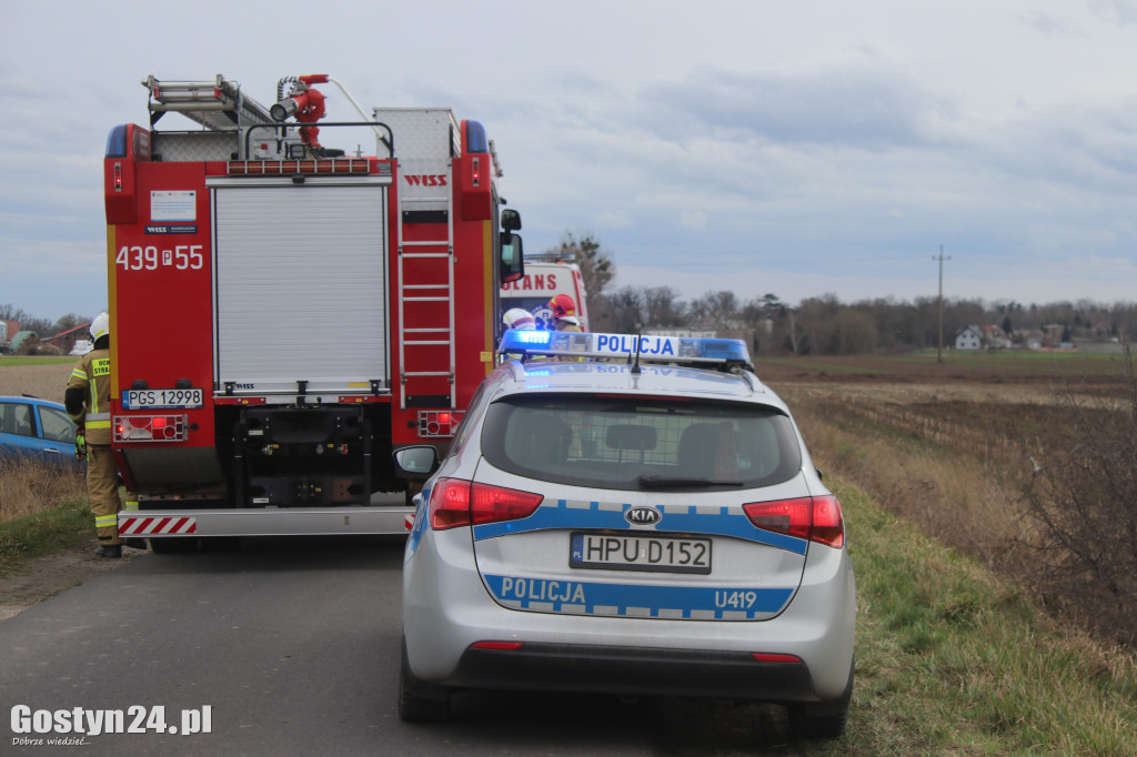 Samochód koziołkował na trasie Zalesie - Ustronie