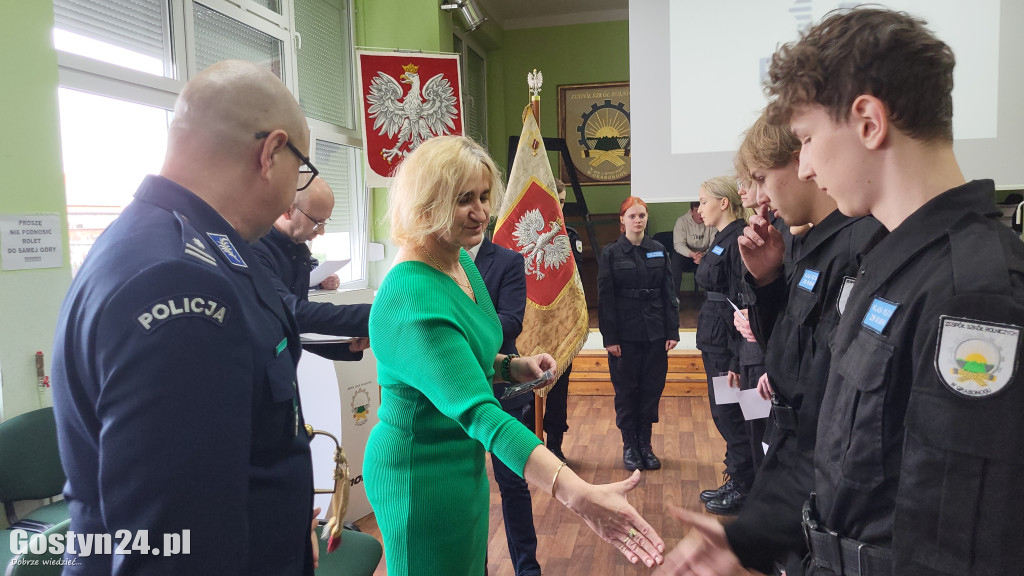 Ślubowanie i mianowanie w klasie policyjnej ZSR Grabonóg