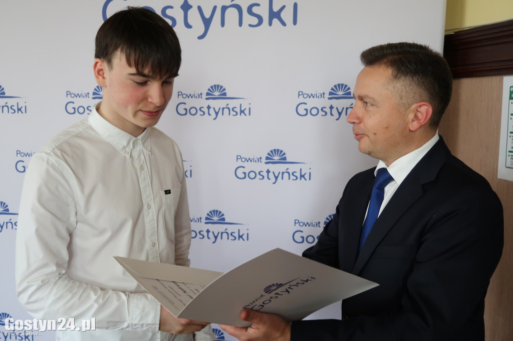 Stypendia dla sportowców z powiatu gostyńskiego