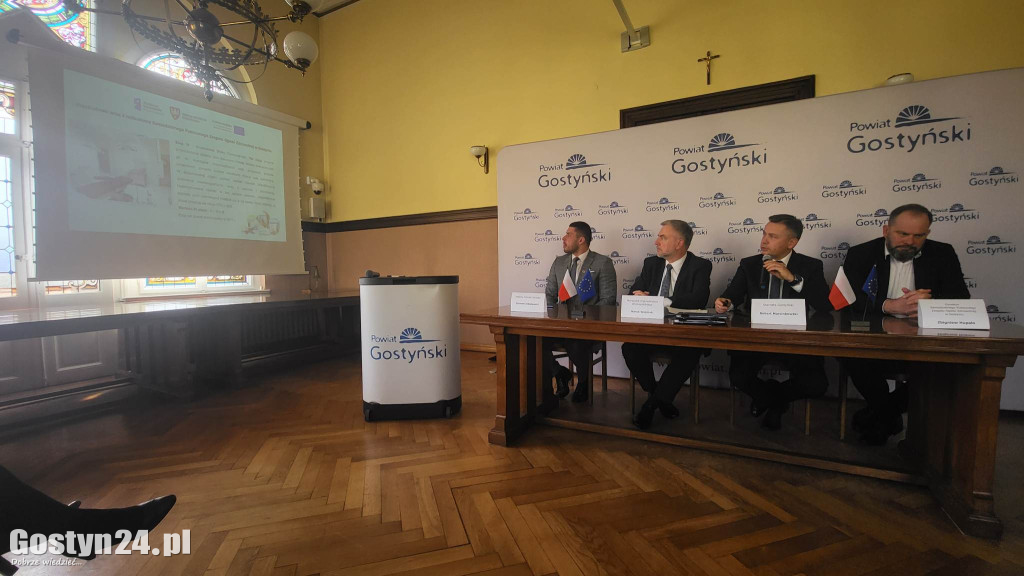 Podpisanie umowy na zakup sprzętu dla szpitala