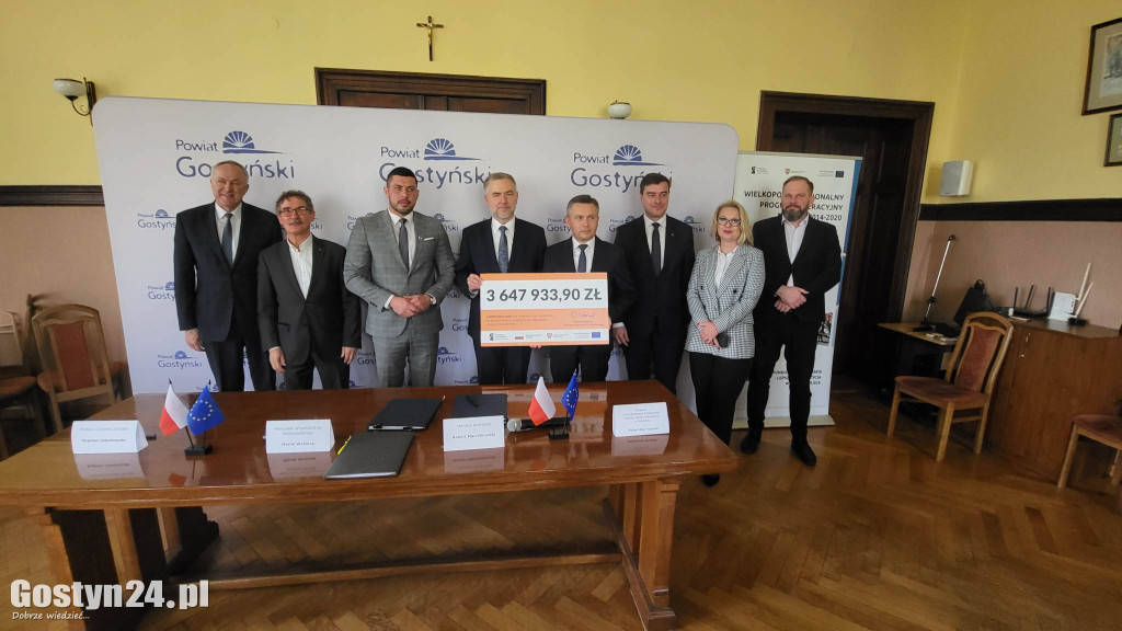 Podpisanie umowy na zakup sprzętu dla szpitala