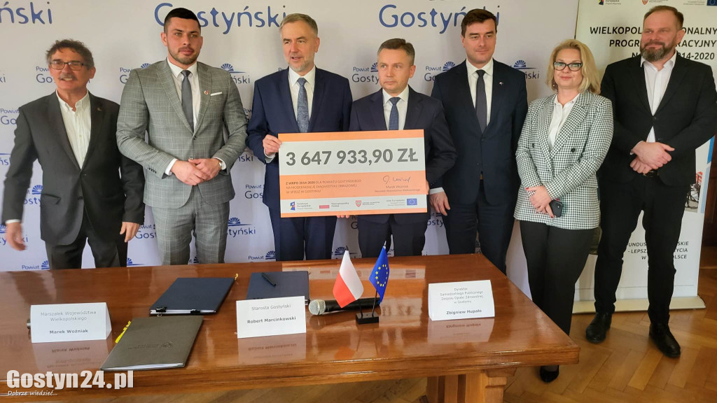 Podpisanie umowy na zakup sprzętu dla szpitala